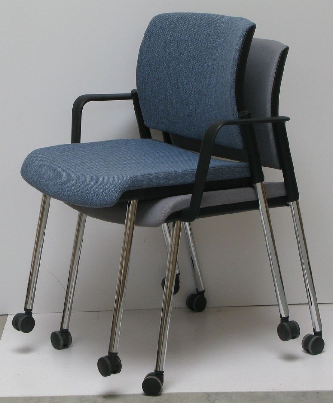 Chaise de réunion à roulettes Clue - Fauteuils et chaises