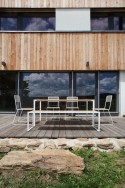 Chaise extérieure de terrasse BANDOL en métal acier de couleur et assise en bois massif