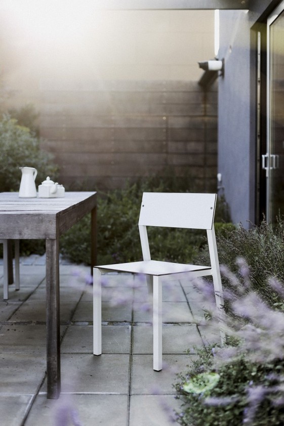 Chaise de jardin CANNES en métal aluminium de couleur, assise et dossier en HPL de couleur