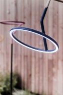 Lampadaire design courbé LED LASO pour éclairage extérieur en métal acier et aluminium de couleur