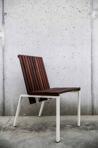 Chaise bois extérieure de terrasse AIX en métal acier de couleur et bois massif