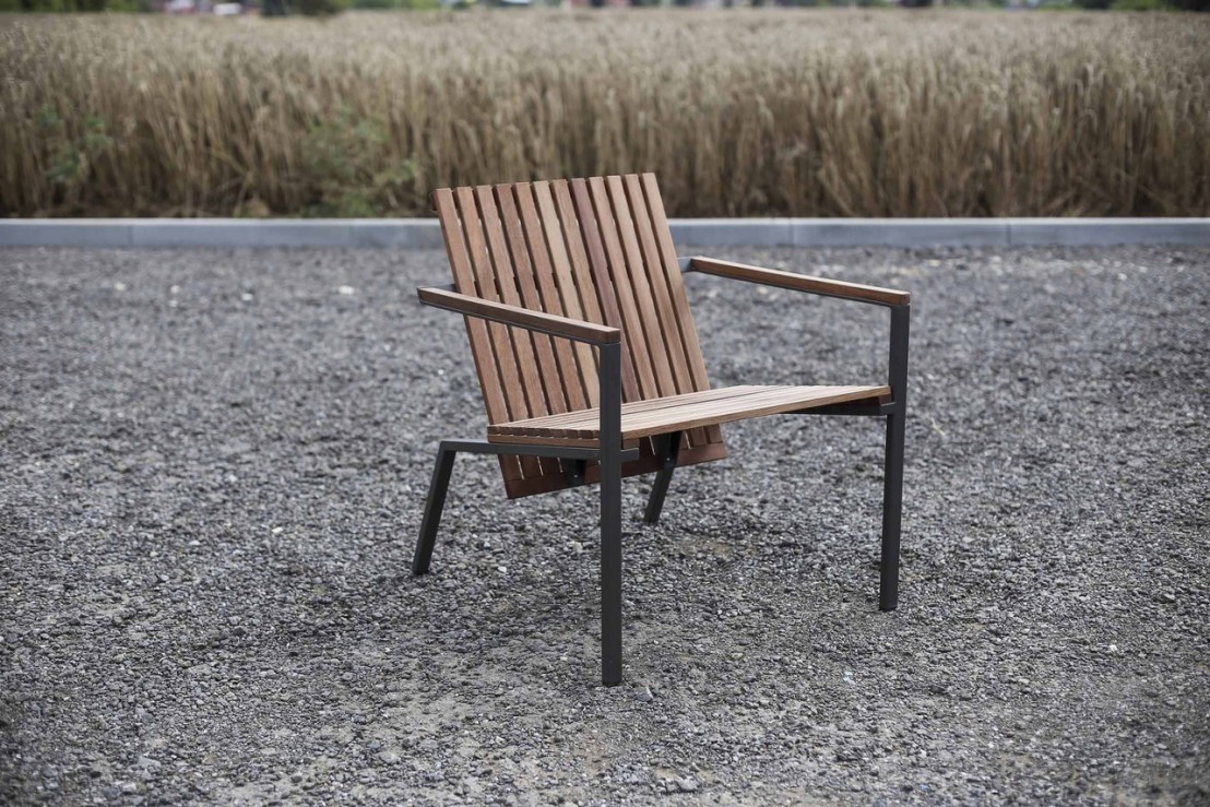 Petit fauteuil extérieur de terrasse AXIS en métal acier de couleur et bois  massif - SEANROYALE