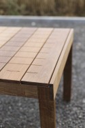 Ensemble de jardin grande table rectangulaire FONTAINEBLEAU 220 cm en bois massif et 6 tabourets BANDOL en acier de couleur
