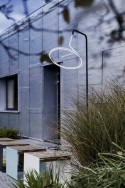 Salon de jardin design canapé + pouf MARSEILLE + lampadaire LED