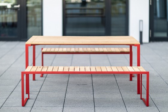 Ensemble de repas extérieur BISTROT, table rectangulaire et 2 bancs en bois massif et acier de couleur