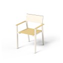 Chaise de jardin design avec accoudoirs CORA en aluminium de couleur, assise en bois massif, dossier en HPL