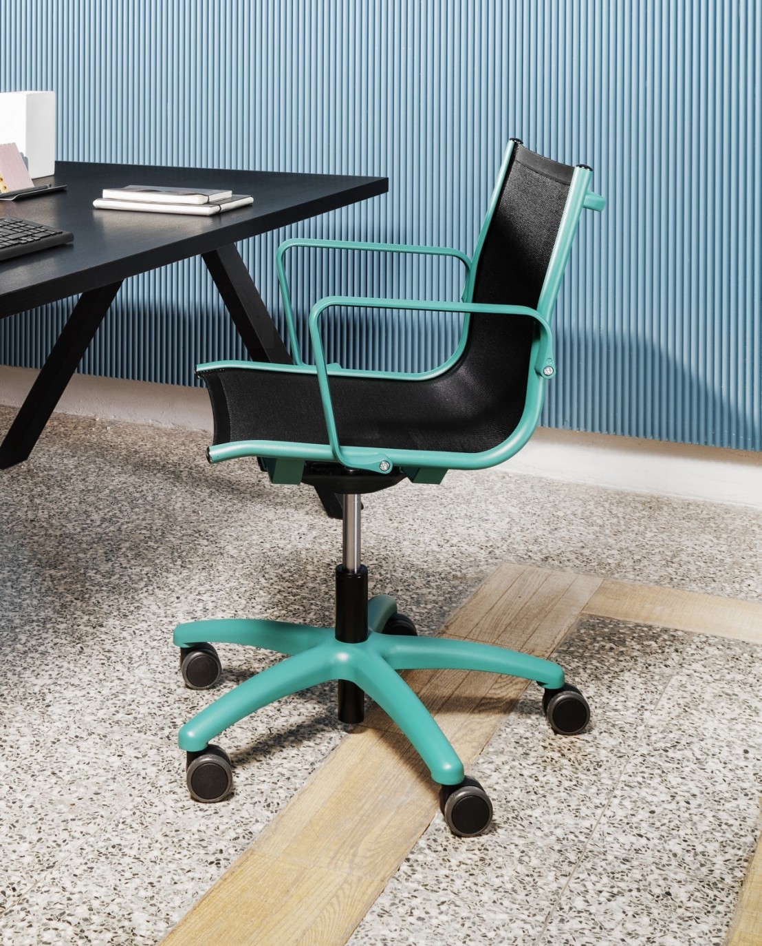 Chaise de bureau haute fabriqué en tissu avec finition couleur
