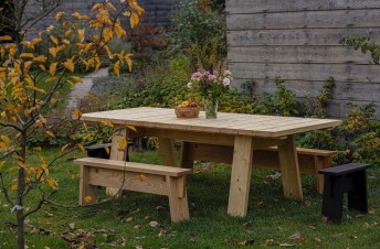 STOK, grande table de jardin rectangulaire en bois massif de frêne thermo-traité