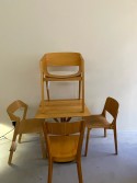Ensemble composé d'une petite table carrée, de 3 chaises et 1 fauteuil en bois.