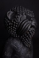 MYKHAS EARTH lion en céramique noir d'Ukraine, collection DIDO