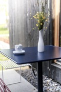 Petite table de jardin TINA carrée en métal acier de couleur, plateau perforé galvanisé