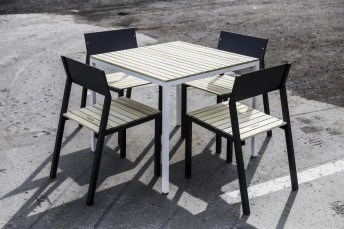 Ensemble repas CANNES, table carrée et 4 chaises, métal aluminium de couleur et bois massif