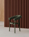 Chaise en bois à accoudoirs tapissés boa tissu bouclette, FISHBONES