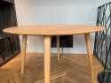 Table ronde MALMÖ diamètre 120 cm en bois massif de chêne teinte naturelle huilée