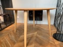 Table ronde MALMÖ diamètre 120 cm en bois massif de chêne teinte naturelle huilée