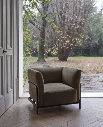 BAYMOOD, fauteuil enveloppant tissu ou cuir, structure en bois massif