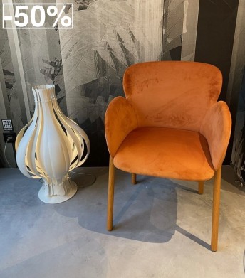 Fauteuil Ginger Ton en bois de chêne teinte honey velours orangé