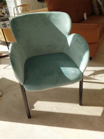 Fauteuil TON GINGER velours bleu pieds hêtre noir