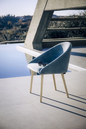 Chaise à coque tapissée BLOOM M semi-ouverte, LUXY