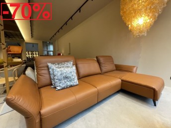 Canapé d’angle BLISS&LOUNGE avec une fonction relax, 4 places et chaise longue retour côté droit, en cuir skin teinte cognac