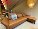 Canapé d’angle BLISS&LOUNGE avec une fonction relax, 4 places et chaise longue retour côté droit, en cuir skin teinte cognac