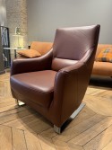 Fauteuil design Buddy cuir pleine fleur nature marone