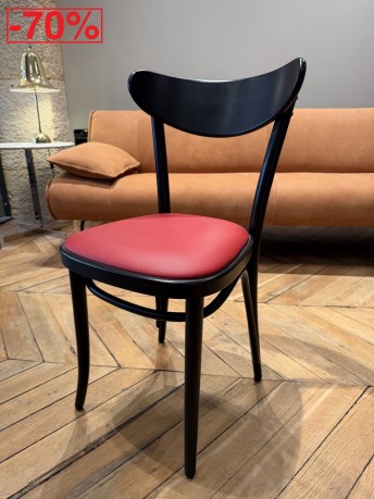 Chaise BANANA bois massif de hêtre teinte Black Grain, tapissage Kaiman simili cuir Lou Red