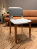 Chaise LEAF bois massif de chêne, teinte naturelle huilée, tapissée en tissu Softlen 506