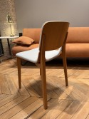Chaise LEAF bois massif de chêne, teinte naturelle huilée, tapissée en tissu Softlen bleu ciel