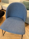 Chaise BLOOM S tissu bleu, pieds luges noirs