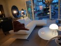 Table basse ovale design BABY.T plateau laqué blanc, base chromée brillante